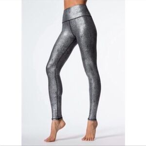 Alo Yoga Airbrush Silver Metallic Leggings